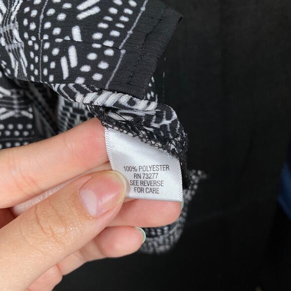 Croft & Barrow Womens Shirt Black White Button Down Geometric Sleeveless Tank XL - Picture 5 of 10